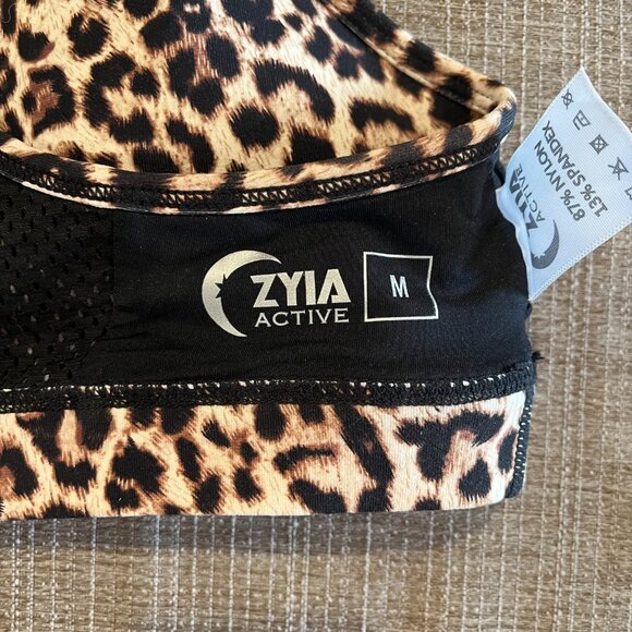 Zyia Grid Bra in Leopard Print - Picture 3 of 4